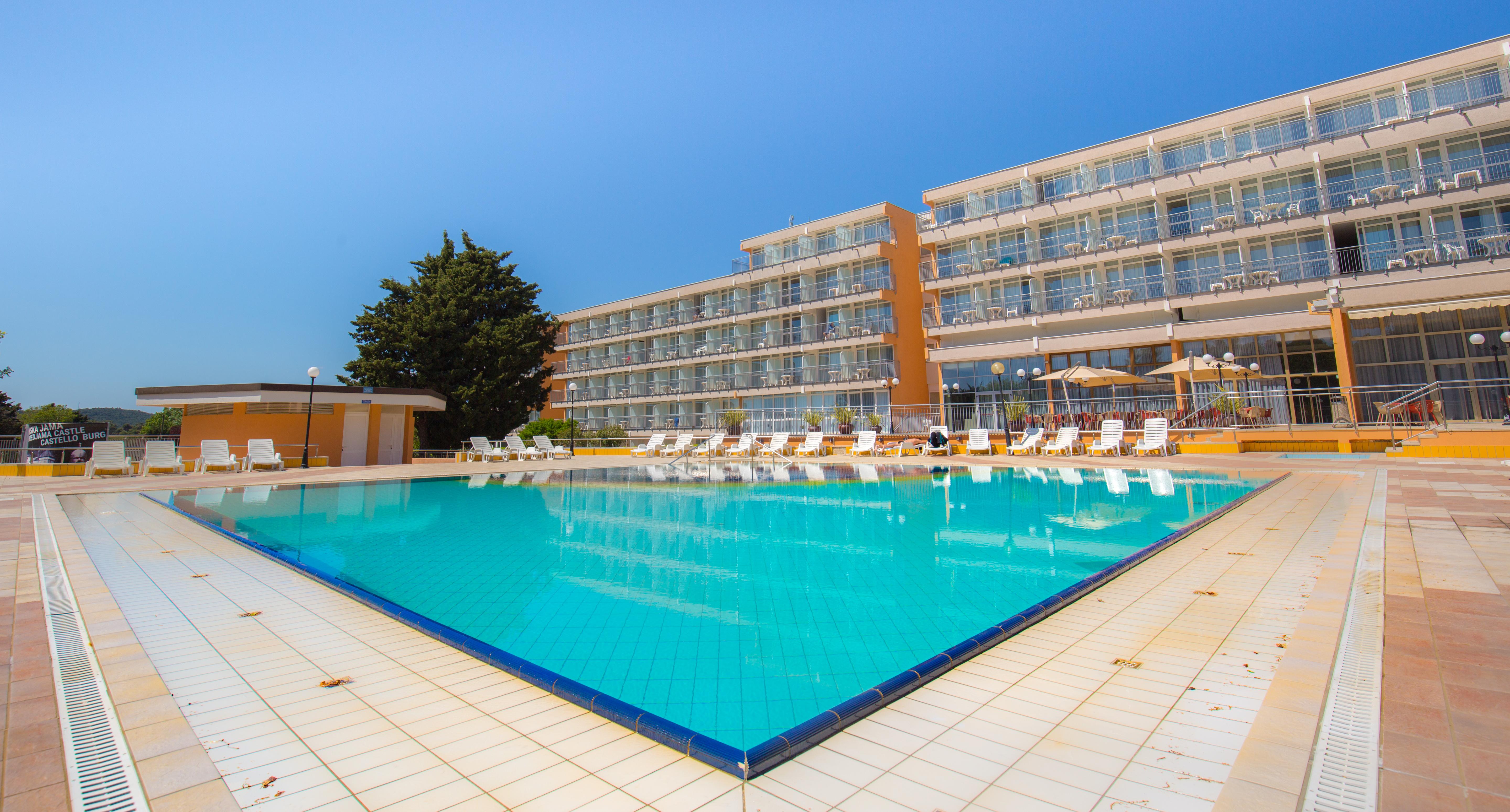 Arena Hotel Holiday Medulin Exterior foto