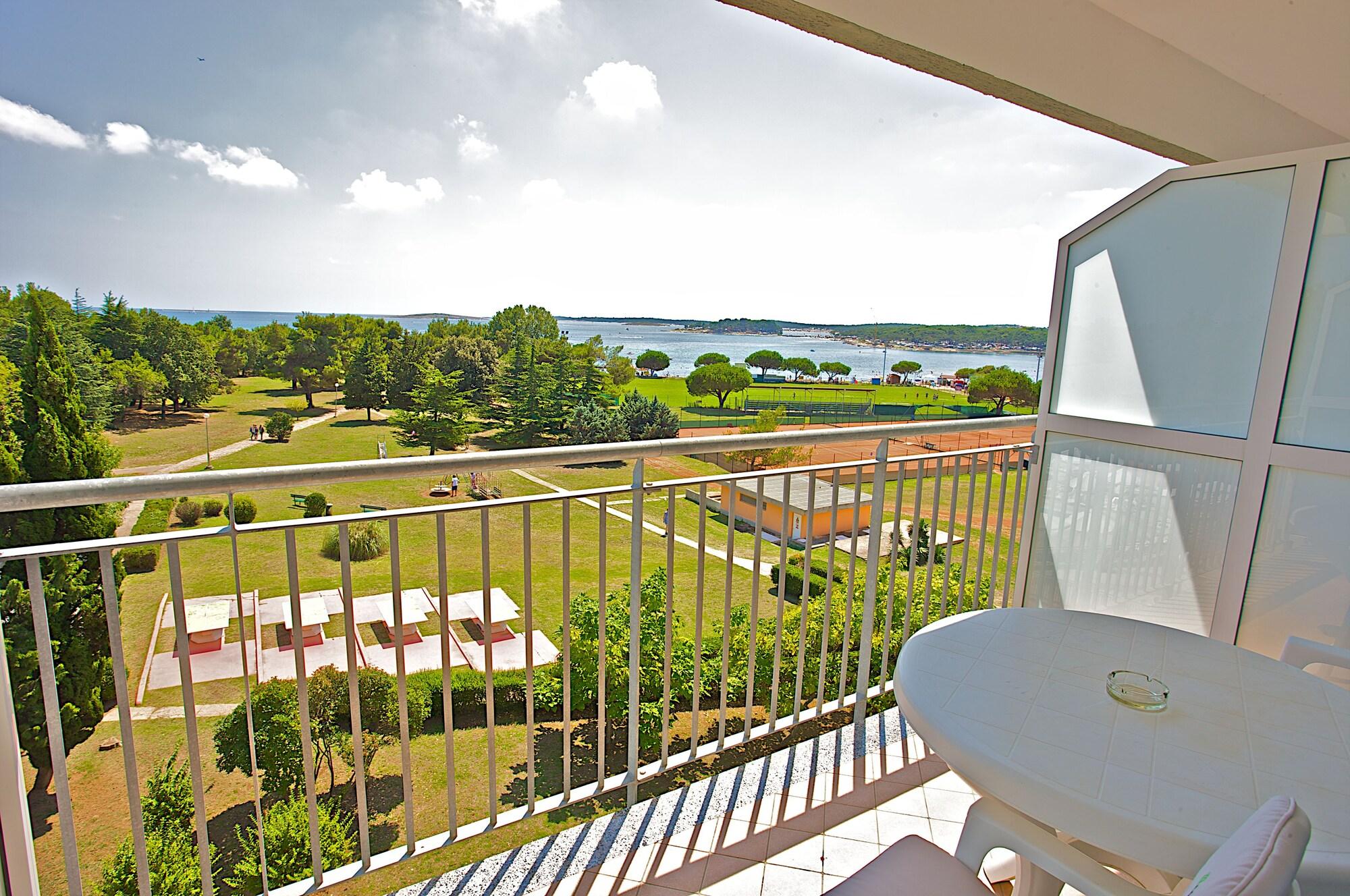 Arena Hotel Holiday Medulin Exterior foto