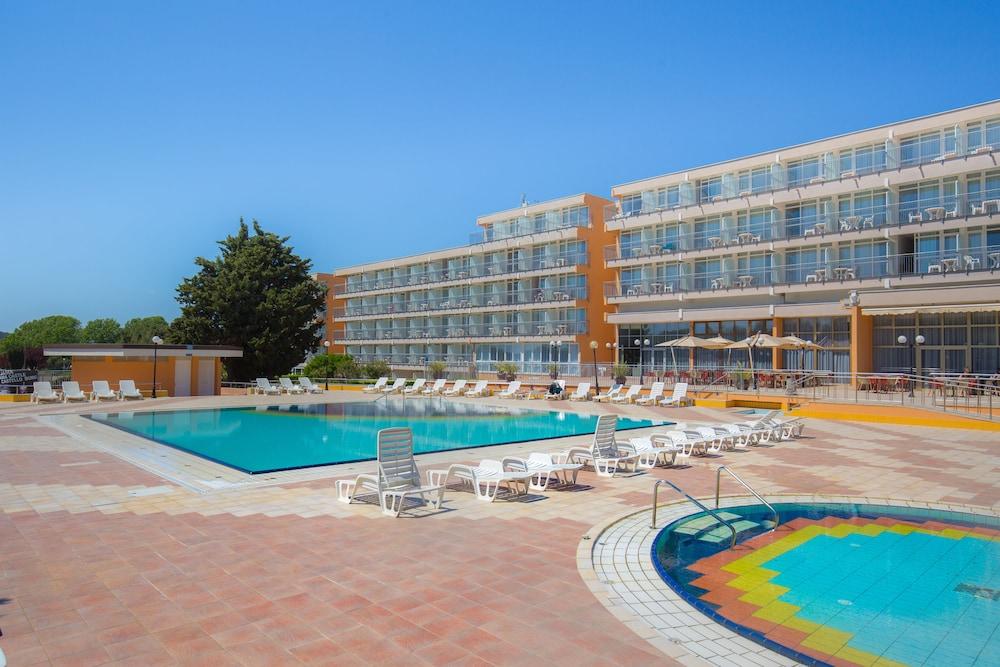 Arena Hotel Holiday Medulin Exterior foto