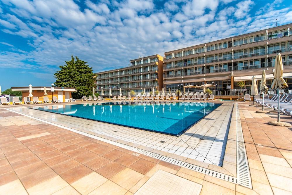 Arena Hotel Holiday Medulin Exterior foto