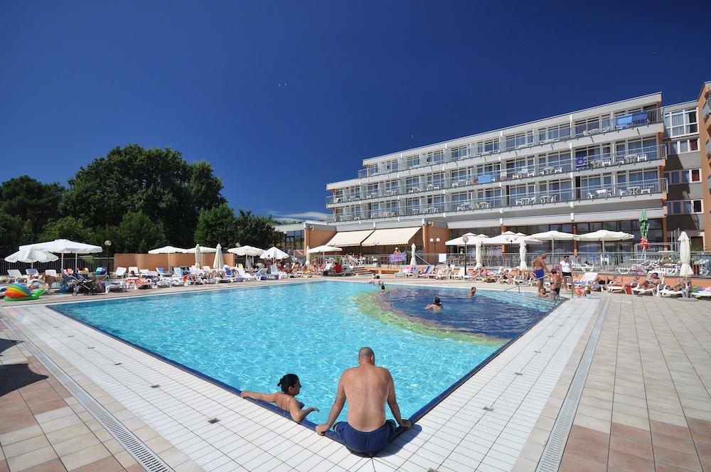 Arena Hotel Holiday Medulin Exterior foto