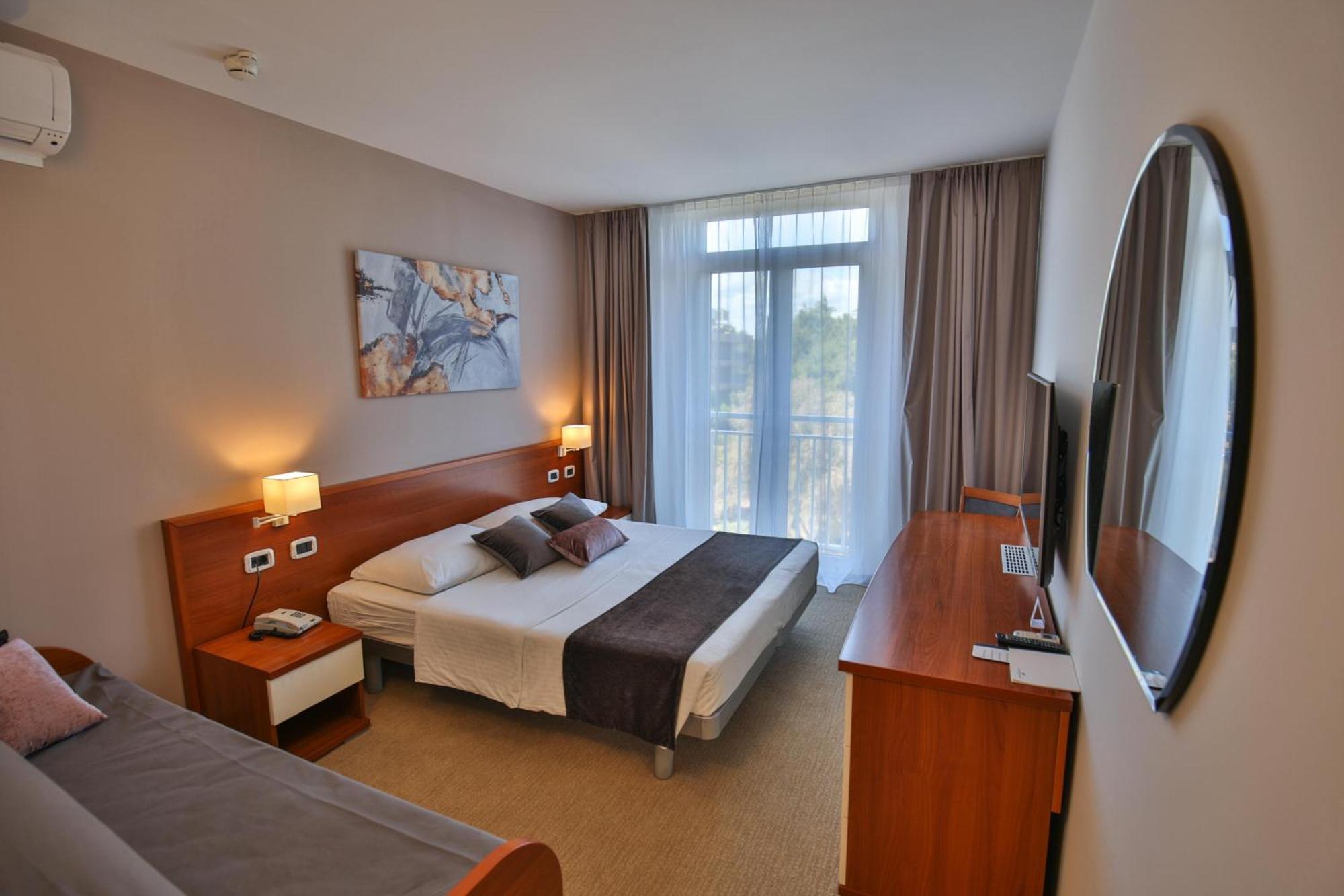 Arena Hotel Holiday Medulin Exterior foto