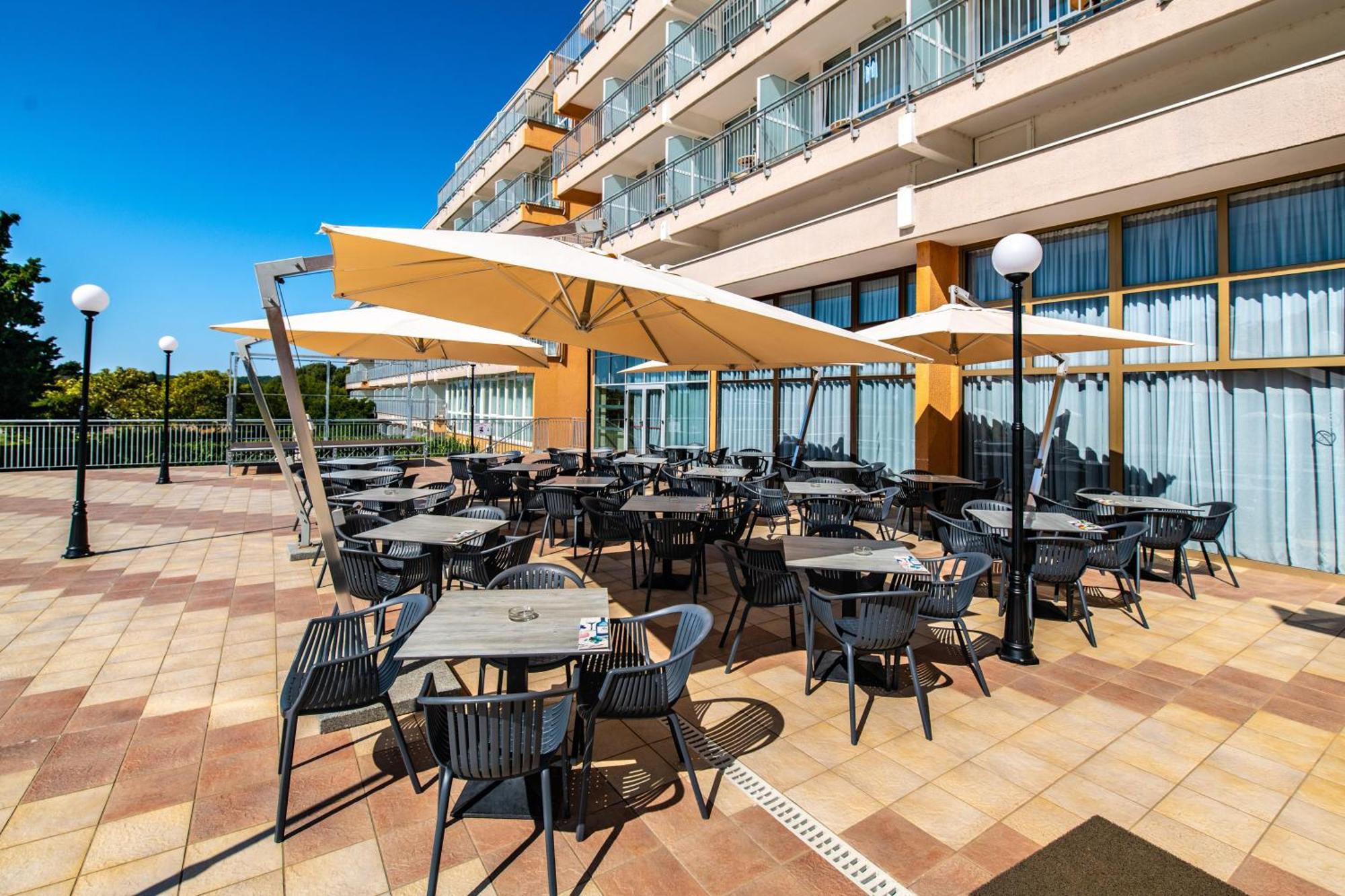 Arena Hotel Holiday Medulin Exterior foto