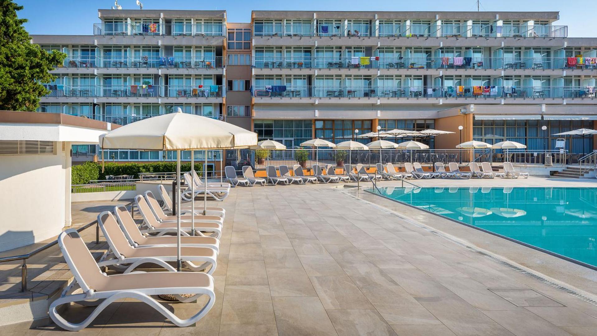 Arena Hotel Holiday Medulin Exterior foto